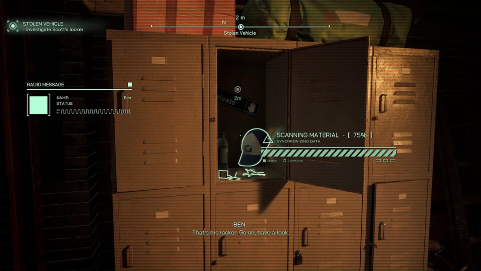 Zwischen den Schießereien scannt ihr Hinweise. Das fühlt sich fast nach echter Polizeiarbeit an.