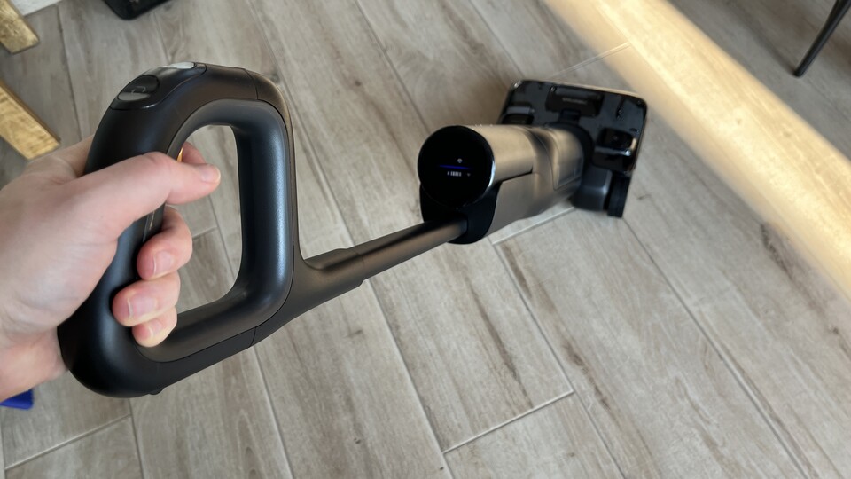 Gut beweglich und dank Anschiebhilfe enorm komfortabel: Der F25 Ace Pro gleitet federleicht über den Boden.