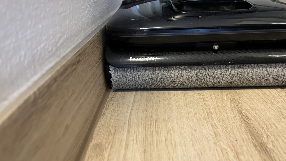 Es sieht nicht so aus, aber der F25 Ace Pro hinterlässt selbst an Kanten keinen Rest. Ich habe es mit Teriyakisoße getestet!