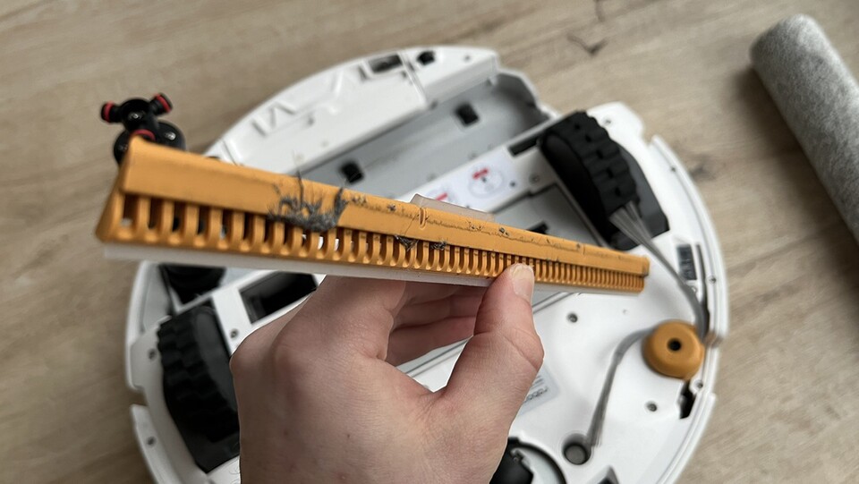 Jedes Bauteil lässt sich leicht entnehmen, was die Reinigung erleichtert. Der Schmutzfänger im Roboter sollte alle paar Wochen manuell von Dreck befreit werden.