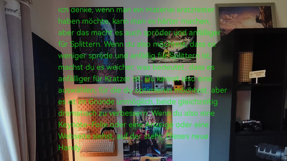 Nebenbei habe ich mir das neue YouTube-Video von MKDHD zum Thema »Smartphone-Glas« angesehen. Die Brille hat den Text übersetzt. (Bild: Patrick S. - GameStar Tech)