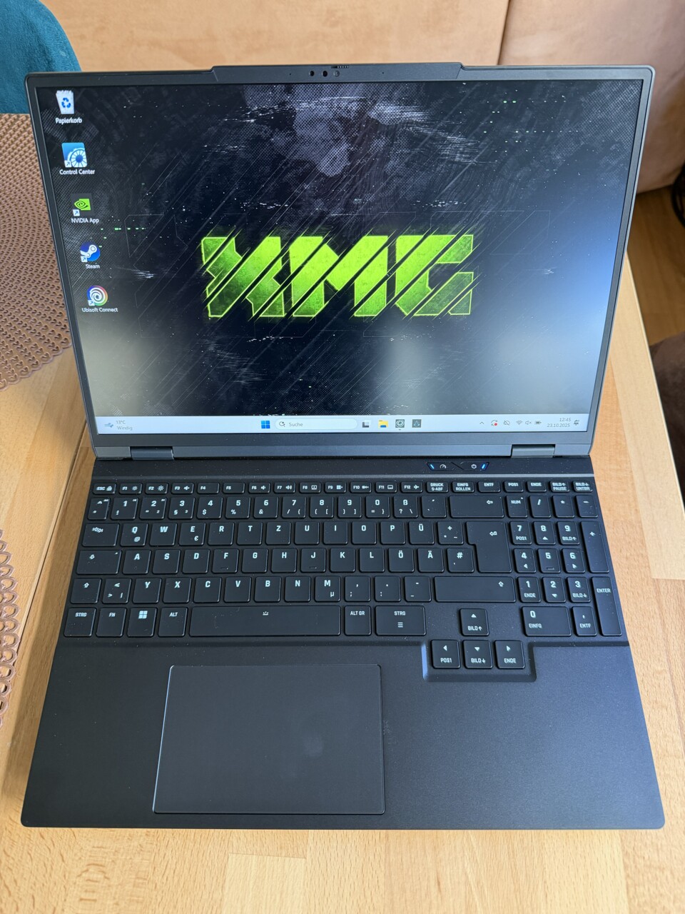 Das Kühlsystem des XMG Core 15 hat mit der RTX 5070 absolut keine Probleme, egal bei welcher TGP.