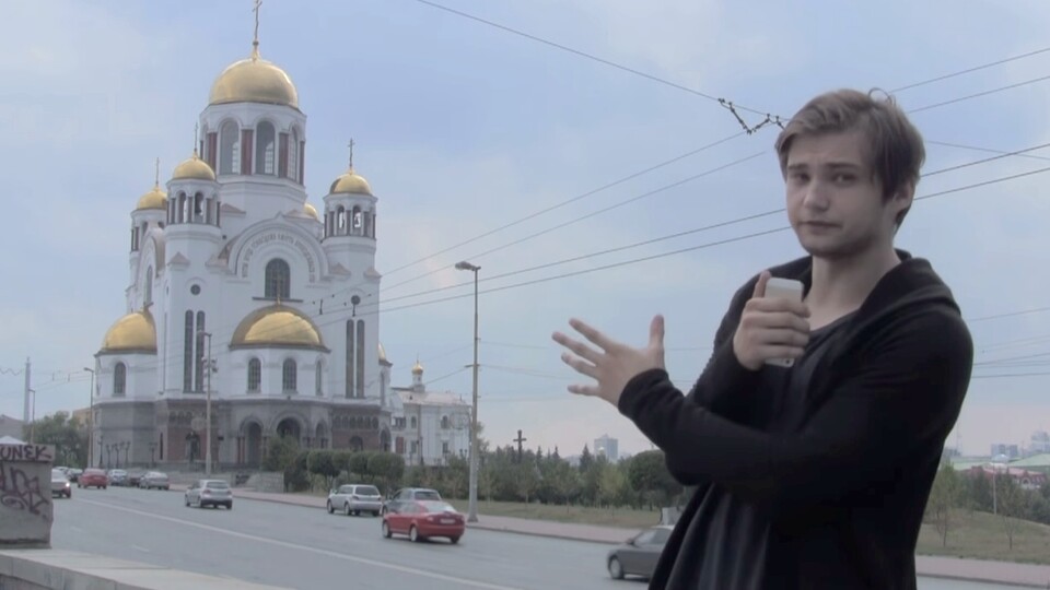 Ruslan Sokolovsky betritt mit seinem Smartphone eine Kirche, spielt Pokémon Go und teilt sein Erlebnis mit der Welt. Die Behörden finden's nicht witzig.