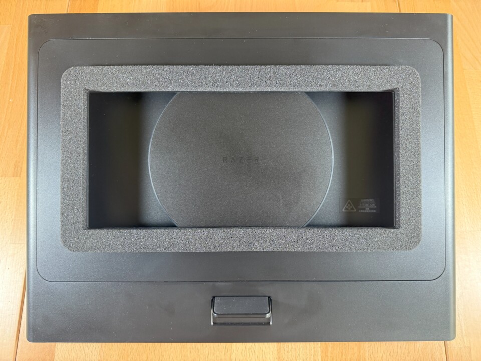 Razer legt drei magnetische Aufsätze bei, zwei mit Dichtung und einen ohne.