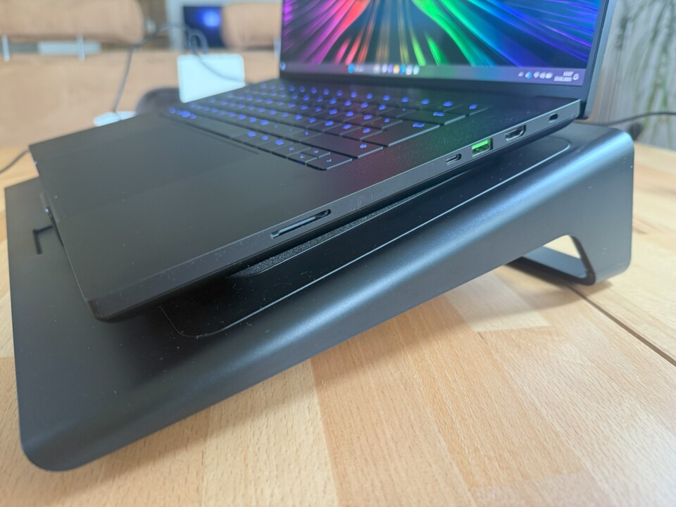 Das Razer-Laptop-Cooling-Pad besteht komplett aus Kunststoff.