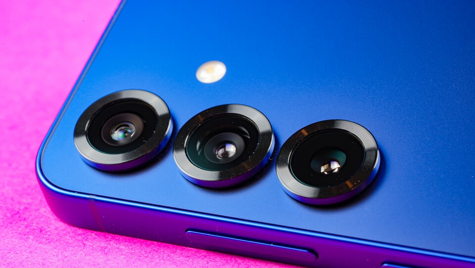 Samsungs Galaxy S25 überzeugt als starkes Gesamtpaket, das vorallem durch den deutlichen Preissturz sehr attraktiv geworden ist. (Bildquelle: GameStar Tech)