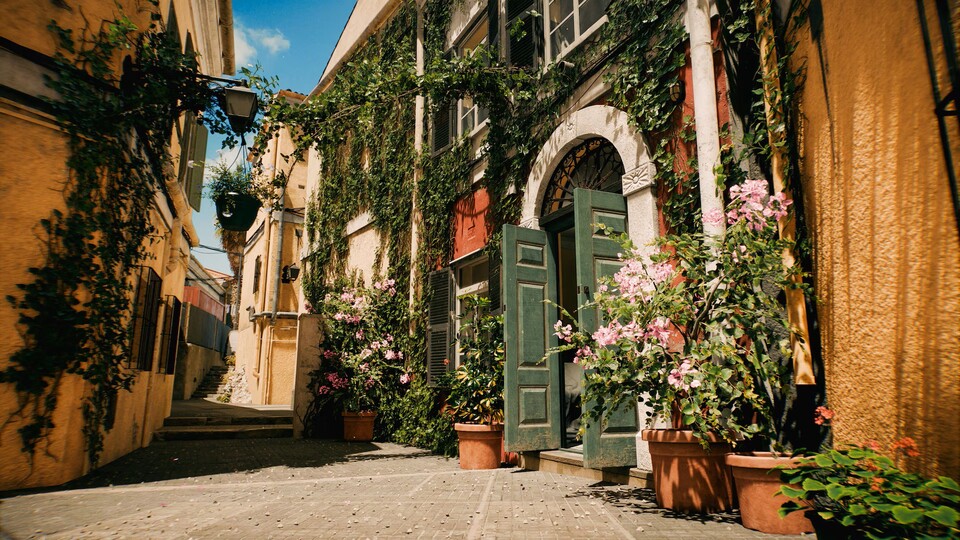 Saints Quarter ist die einzige BF6-Map, die nur für kleine Modi zugänglich ist und euch in den engen Gassen einer Altstadt kämpfen lässt.