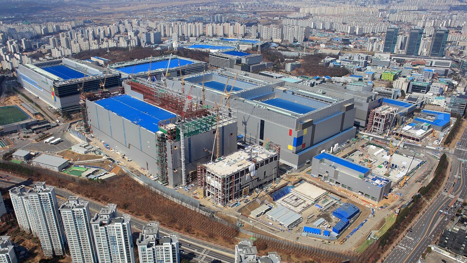 Auch Samsung arbeitet intensiv an der EUV-Lithografie. Auf dem Foto zu sehen die 5-nm-EUV-Anlage in Südkorea.