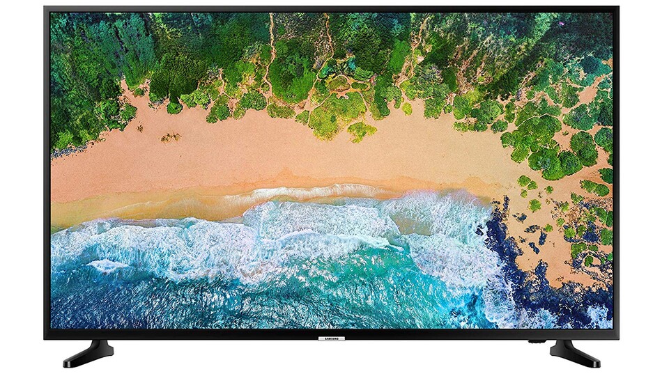 Samsung 65NU7099: Endlich ein ausreichend großes TV-Bild im Wohnzimmer dank 65 Zoll Diagonale.
