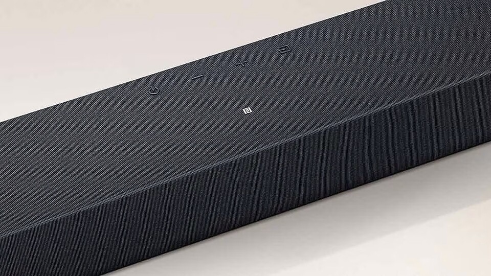 Die Steuerungstasten halten sich in Grenzen. Und doch hat diese Soundbar kleine Funktionen, die einige High-End-Modelle nicht haben. Eine schnelle NFC-Kopplung!