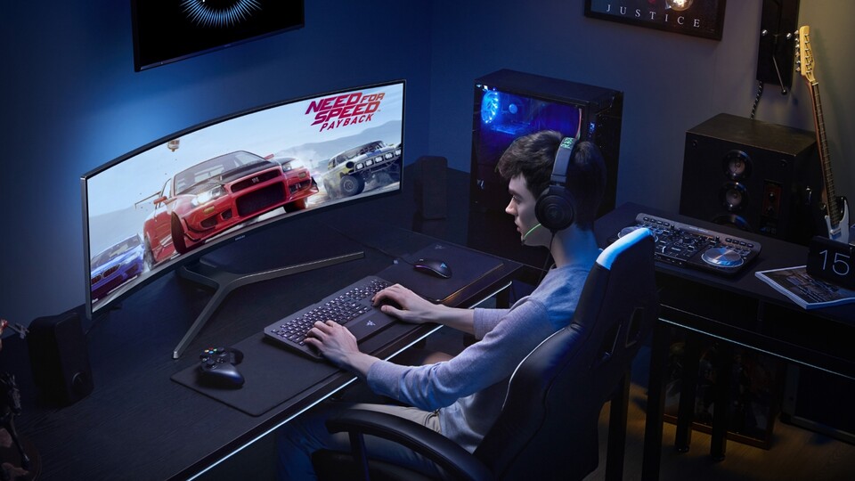 Samsung positioniert den CHG90 als Gaming TFT, er beherrscht bis zu 144 Hz, Freesync 2 und HDR. Need for Speed: Payback etwa soll bei Erscheinen die HDR-Wiedergabe unterstützen.