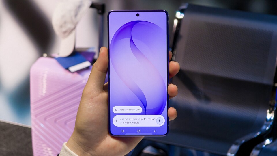 Das Galaxy S26 Ultra will die ersten Schritte in Richtung »agentische KI« gehen und kann für euch etwa ein Taxi rufen. (© Samsung)