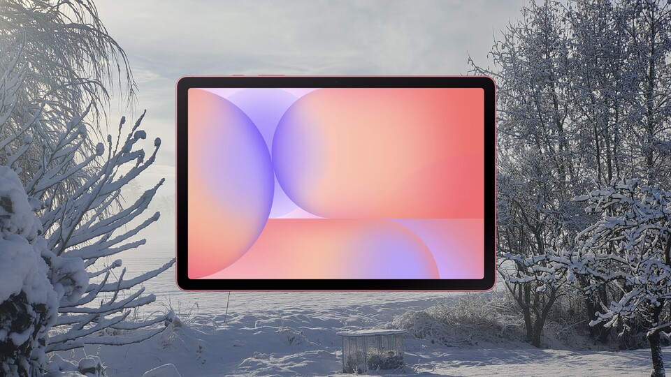 POV winter walk with the Samsung Galaxy Tab S10 lite - Pro tip: Play something visually demanding and your hands will stay warm.