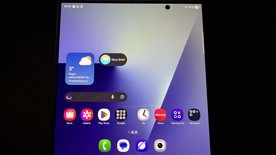 Hier seht ihr das Samsung Galaxy Z Fold7 und wie ihr seht, erkennt man einfach keinen Knick.