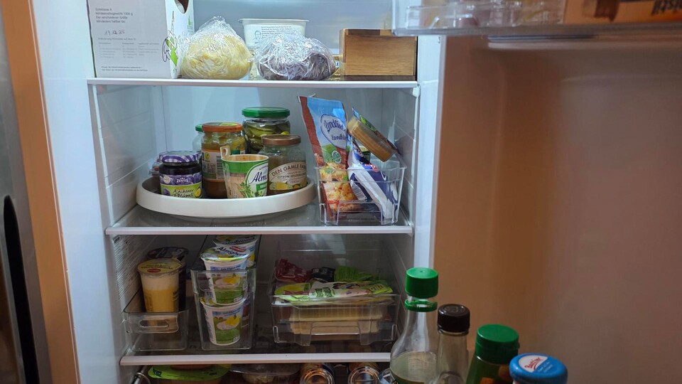 Das Bild wurde mit dem Samsung Galaxy Z Fold7 aufgenommen und zeigt euch, was mein Kühlschrank fürs Kochen so hergibt.