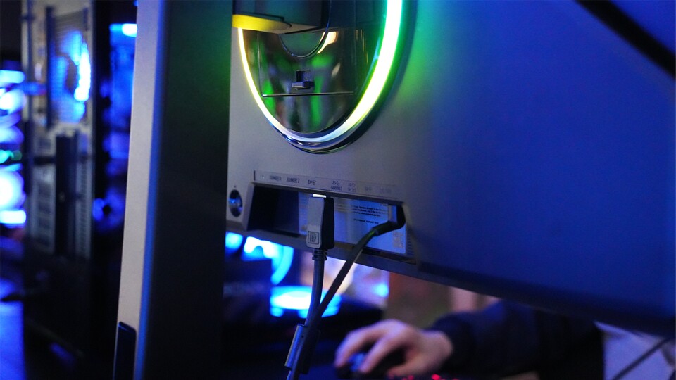 DisplayPort 2.1 und HDMI 2.1 gehören zum Besten, was die Industrie zu bieten hat und sind endlich keine Flaschenhälse mehr für hohe Übertragungsraten.