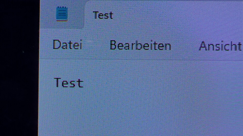 Der Samsung OLED G9 ist von Farbsäume nicht gefreit.