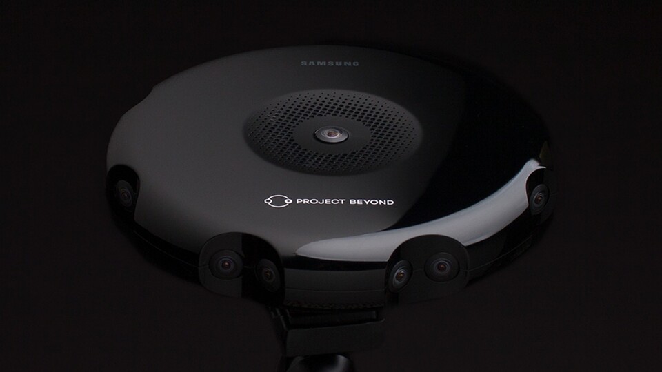 Unter dem Namen »Project Beyond« arbeitet Samsung an einer Kamera, die VR-Material aufzeichnen kann. Sie verfügt über 16 Objektive und fällt im Vergleich zu bislang genutzten Profi-Geräten deutlich kleiner aus – wenn der Preis einigermaßen im Rahmen bleibt, sind VR-Aufnahmen nicht mehr nur Profis vorbehalten.