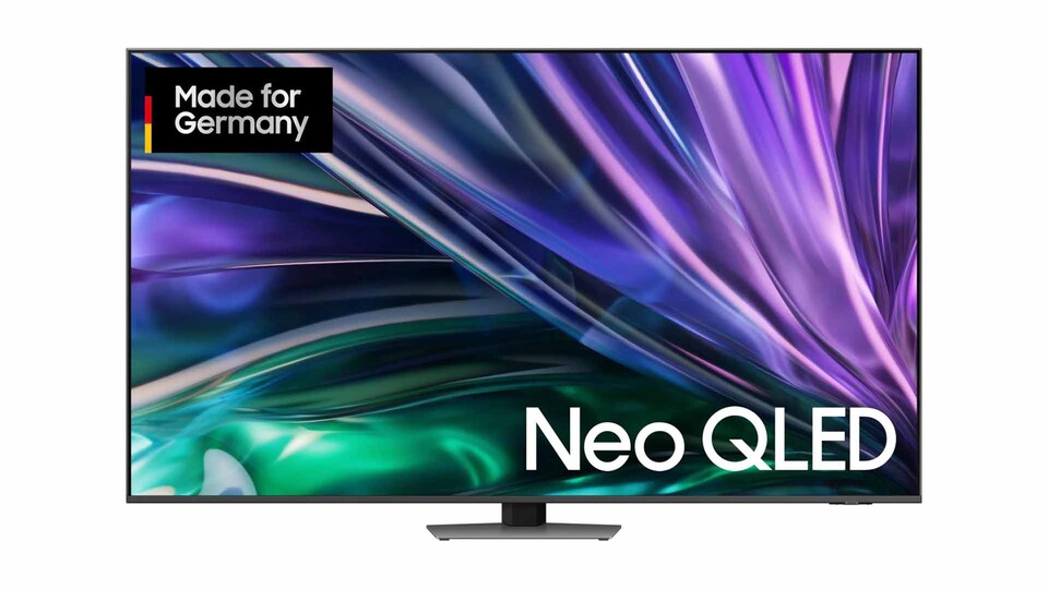 Zwar ist der Standfuß recht kompakt gehalten, der QN85D hat aber trotzdem stets einen sicheren Halt.
