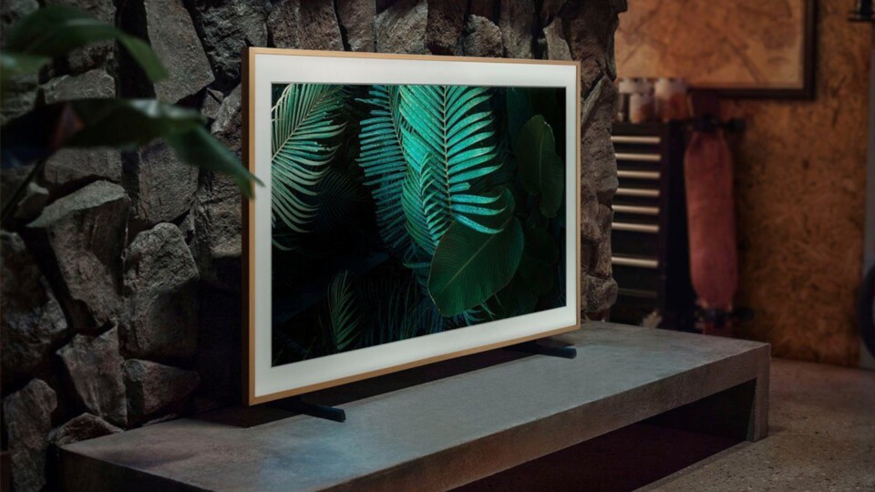 Eine bildliche Beschreibung des Samsung The Frame? Stell dir bildhaft ein Bild in deinem Wohnzimmer vor, auf dem John Wick läuft.