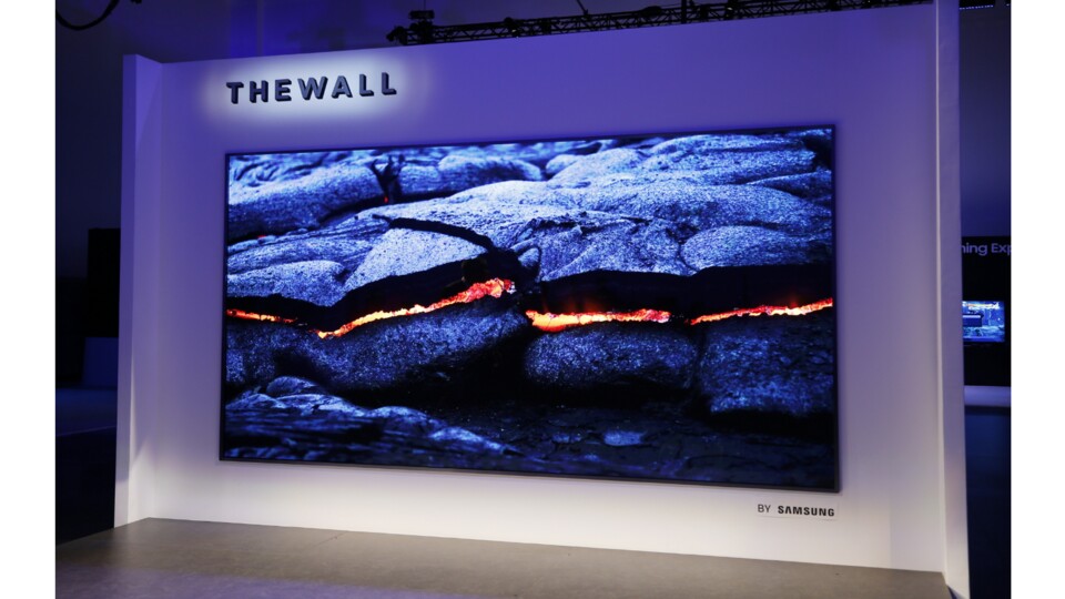 Mit »The Wall« hat Samsung auf der CES 2018 einen riesigen 8K-Fernseher vorgestellt.