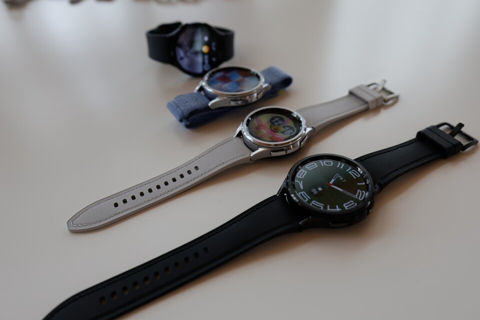 Wie immer kommt die Galaxy Watch in verschiedenen Größen und Farben.