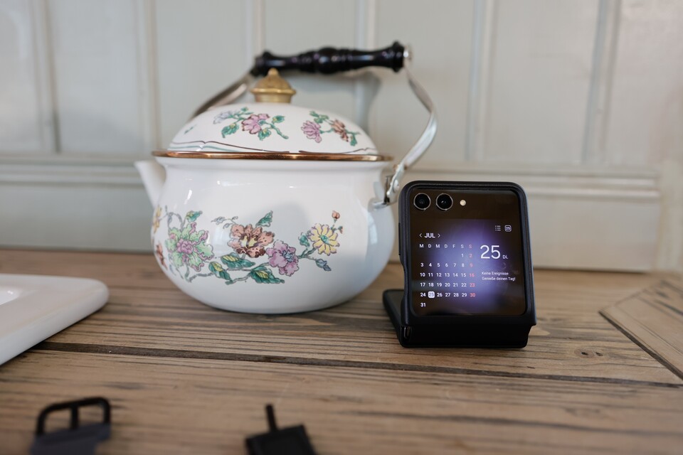 Der Bildschirm auf der Rückseite des Flip5 ist jetzt endlich größer.