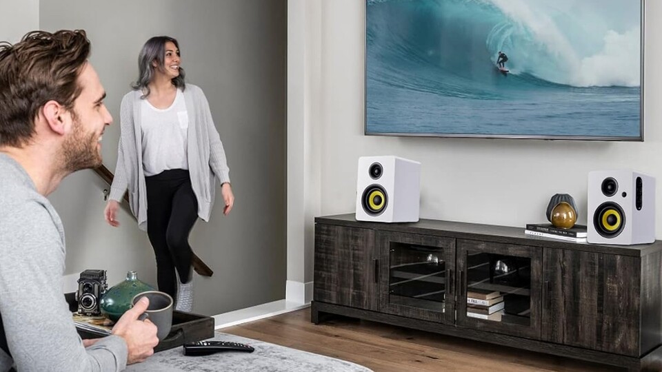Auch als Ersatz für eine Soundbar unter dem Fernseher machen diese Boxen eine gute Figur.