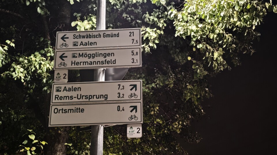 Dieser Anblick hat meinen restlichen Willen gebrochen: Aalen ist noch immer etwa acht Kilometer entfernt. (Bildquelle: Duy Linh DinhGameStar Tech)