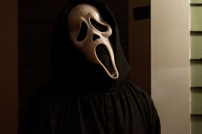Ghostface wirkt in Scream 4 glaubwürdiger als im Vorgänger. : Ghostface wirkt in Scream 4 glaubwürdiger als im Vorgänger.