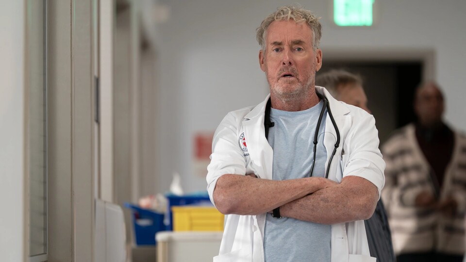 Wenn ihr Dr. Cox (John C. McGinley) liebt, dann werdet ihr euch immens über Zach Braffs Update zur Zukunft des Serien-Revivals freuen. Bildquelle: ABCDisney