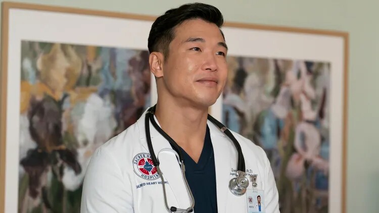 Auf Joel Kim Booster in der Rolle von Dr. Kevin Park müssen wir in Staffel 2 des Serien-Revivals von Scrubs verzichten. Bildquelle: ABCDisney