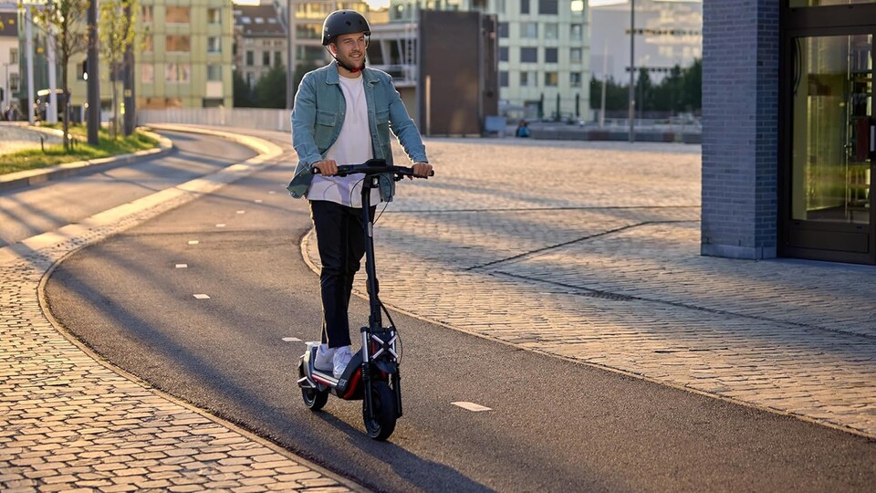 Der Allrounder für den Frühling: Der Segway ZT3 Pro D E-Scooter mit Straßenzulassung vereint Offroad-Power mit urbanem Design.