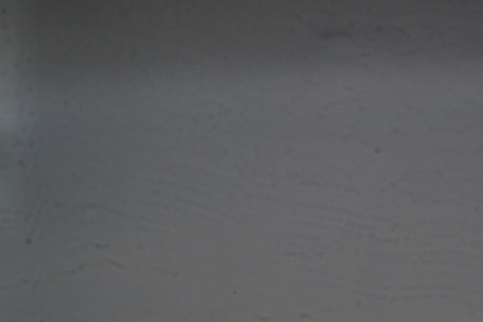 Flecken und Streifen - so ein Foto sollte der Sensor nicht liefern. Damit ihr es gleich seht, hab ich das Foto sehr viel dunkler gemacht. (Bildquelle: Andrea MaurerGameStar Tech)