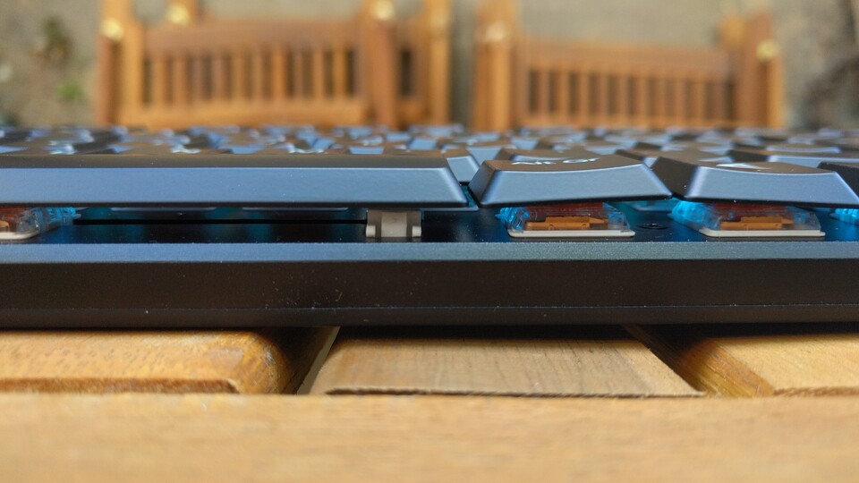 Mit 27 Millimetern gehört die Sharkoon PureWriter W100 zu den Low-Profile-Tastaturen. (Bildquelle: Nele WobkerGameStar Tech)