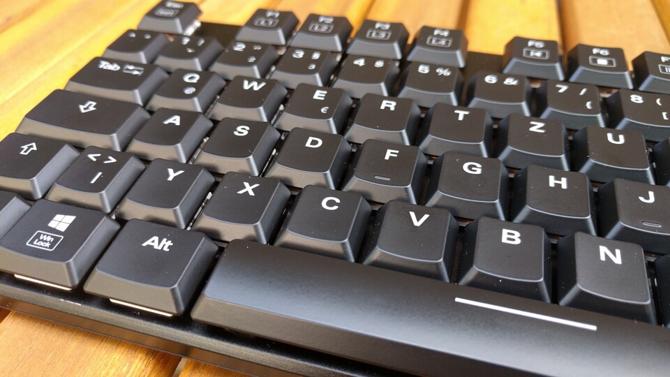 ABS-Tastenkappen sehen schnell oll aus, weil sie beginnen, fettig zu glänzen. (Bildquelle: Nele WobkerGameStar Tech)