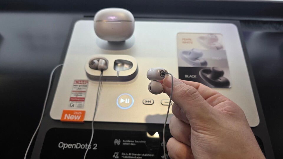Die OpenDots 2 von Shokz sind besonders leicht und trotzdem gut in der Hand zu halten. (Bildquelle: GameStar Tech)