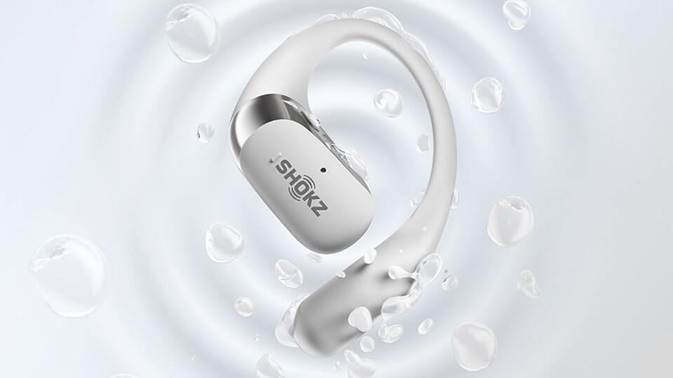 Nässe hat keine Chance: Dank IP55-Zertifizierung halten die Shokz Open Fit 2+ auch mal einen Regenschauer problemlos aus!