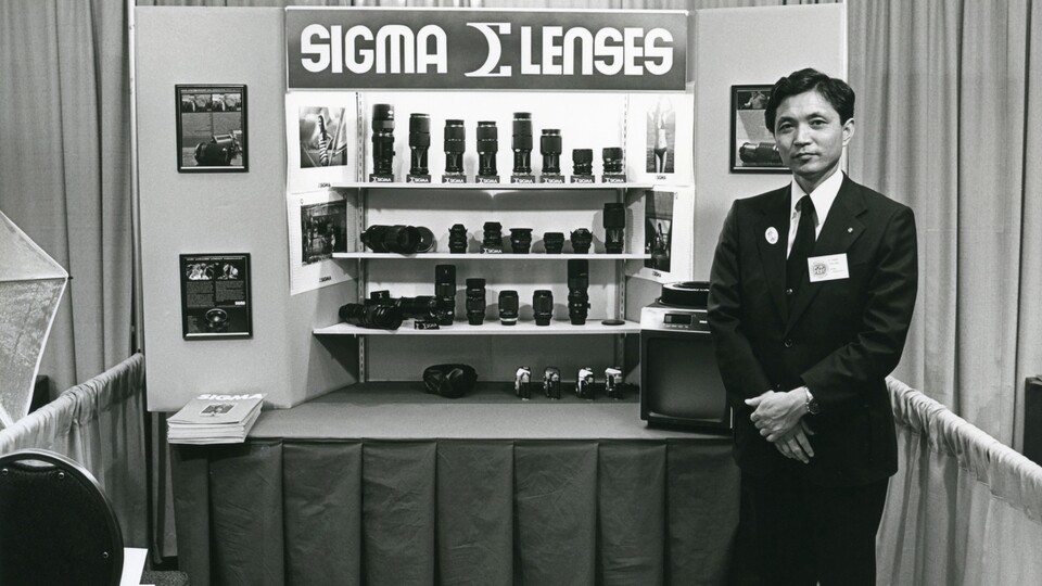Michihiro Yamaki bei der Präsentation von Sigma-Objektiven beim Germany Photo Fest 1979. (Bildquelle: Sigma)