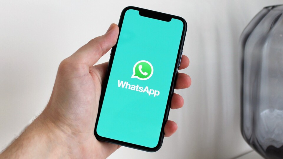 Laut Statista nimmt WhatsApp auch im Jahr 2023 den Spitzenplatz unter den beliebtesten Messaging-Apps der Deutschen ein. (Bild-Quelle: antonbe über Pixabay)