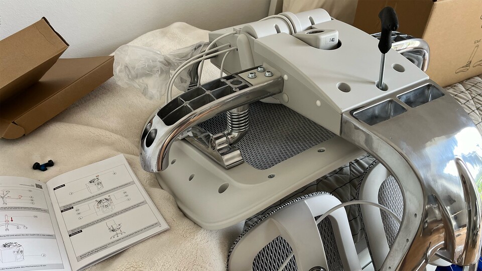 Der Aufbau des Stuhls ist schnell erledigt, alle nötigen Werkzeuge liegen bei.