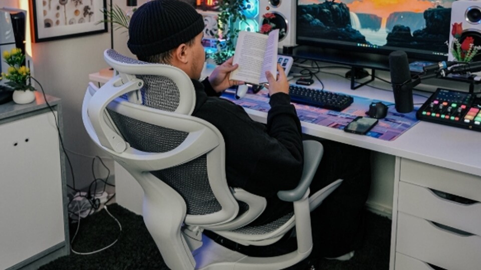 Die ultrabreite 3D-mechanische Kopfstütze des Sihoo Doro C300 sorgt dafür, dass euer Nacken nie schlapp macht.