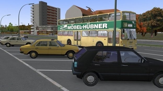 Mit dem Omnibus-Simulator durchs Berlin der späten 80er, inklusive Golf2 und anderer zeitgenössischer Pkw.