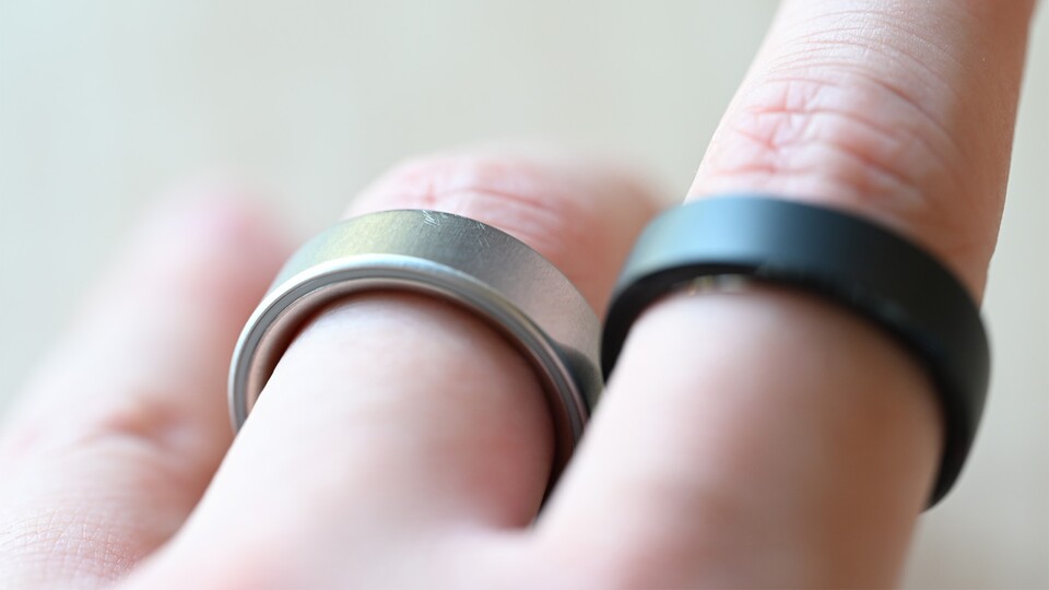 Den Oura Ring habe ich nun seit knapp vier Monaten am Finger. Inzwischen ist der Ring ziemlich zerkratzt.