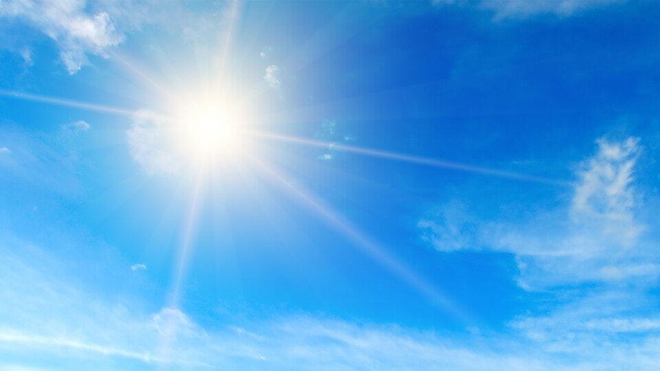 Das Licht der Nachmittagsssonne kommt übrigens auf einen Nitswert von rund 1.600.000.000. (Bildquelle: adobe.stock.com - alinamd)