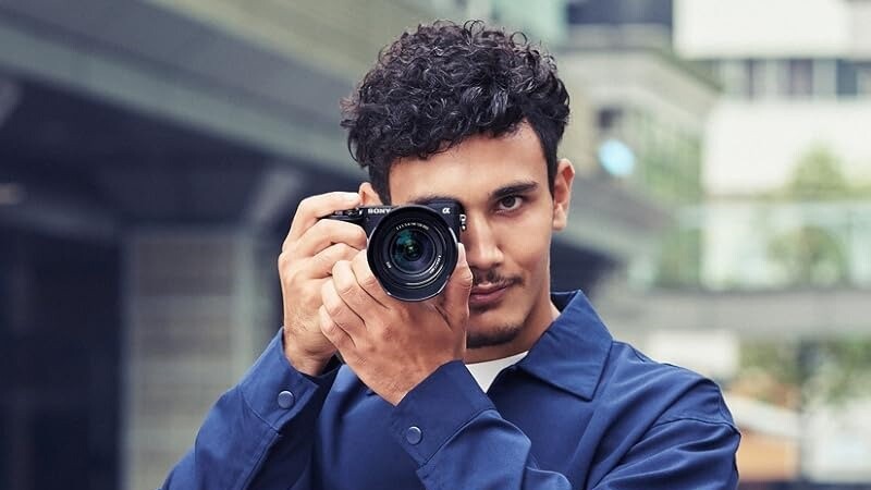 Die Sony Alpha 6400 ist ein echtes Multifunktionswerkzeug unter den Kameras. (Bildquelle: Sony)