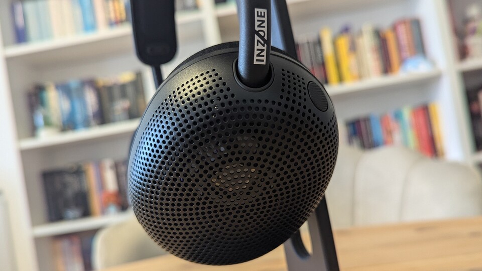 Ihr könnt bei diesem Headset von außen direkt auf die Treiber gucken.