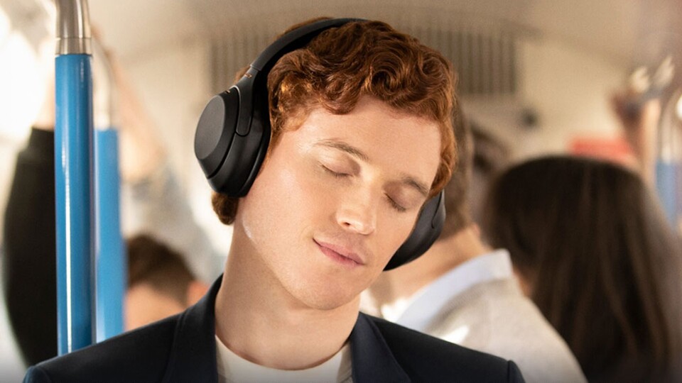 Selbst inmitten einer überfüllten U-Bahn habe ich meine Ruhe vor schreienden Kindern, bellenden Hunden und dem allgemeinen Geräuschpegel.