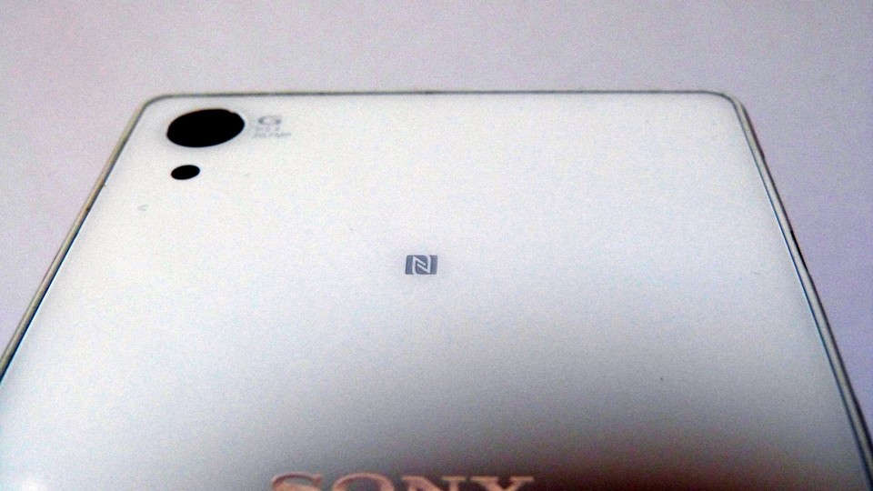 Die meisten Smartphones wie hier das Sony Xperia Z2 sind NFC-fähig.
