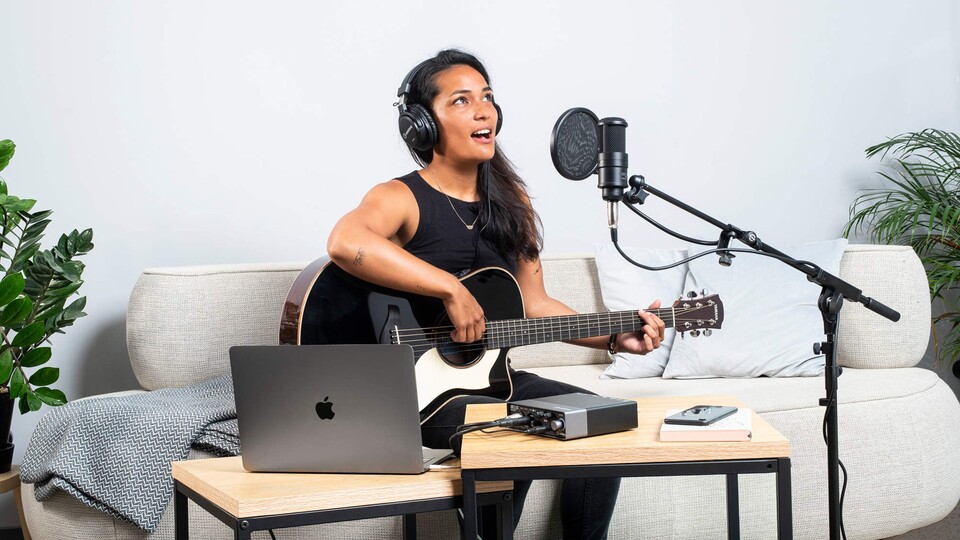 Zwei Eingänge in einem kompakten - aber robusten - Gehäuse sind perfekt für Singer-Songwriter. Ein Studio zum Mitnehmen!